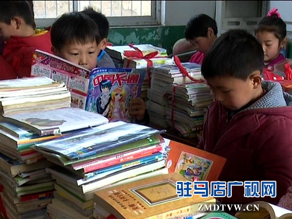 遂平吳房義工向西平鄉鎮小學捐贈1000套愛心圖書_20160304150809.jpg