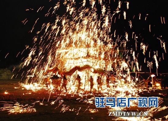 “確山鐵花”展演助陣駐馬店首屆民俗文化節