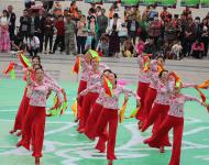 廣場舞大賽不僅是構(gòu)建和諧社會(huì)，豐富我市群眾文化生活的一項(xiàng)具體舉措，也是推進(jìn)全民健身活動(dòng)，營造溫馨美好家園的一個(gè)宣傳舞臺(tái)，更是眾多廣場舞愛好者展示和交流的重要平臺(tái)。【上蔡代表隊(duì)】