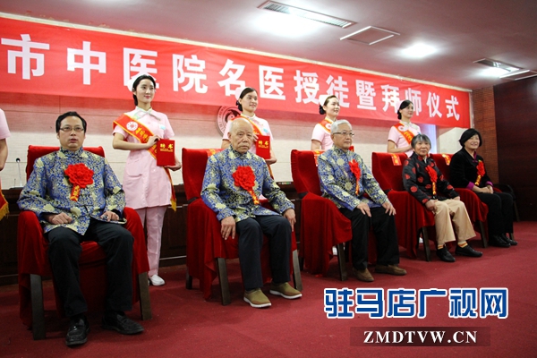 五位名醫就座.JPG