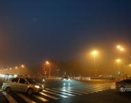 霧霾底下又是什么樣？圖為1月3日清晨，空氣質(zhì)量嚴(yán)重污染的天津街頭。李勝利/東方IC