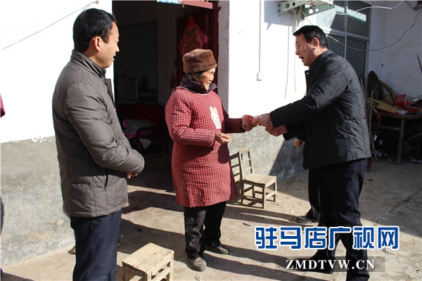 縣政協主席到李振國家慰問2.JPG