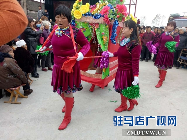 華陂鎮史彭村抬花轎表演.jpg