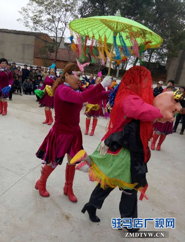 華陂鎮史彭村豬八戒背媳婦.jpg