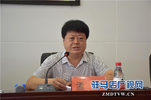 5、駐馬店市科技學校常務副校長孟軍宣讀《關于實施“你的第二成長大學—高級技能人才培養計劃”的工作方案》；.jpg