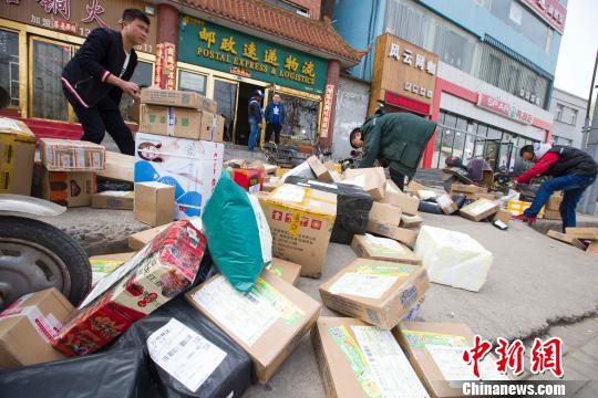 去年中國快遞達312億件 快遞制造的垃圾流向何方？