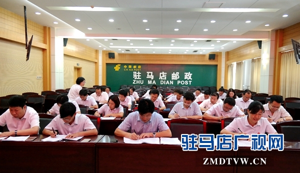 圖為：試卷發(fā)放、領(lǐng)導(dǎo)班子帶頭認(rèn)真答題.jpg