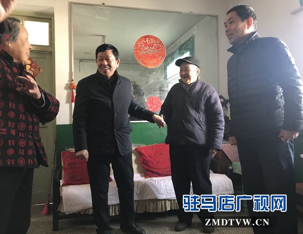 檢察長余衛東走訪慰問老干部劉萬順.jpg