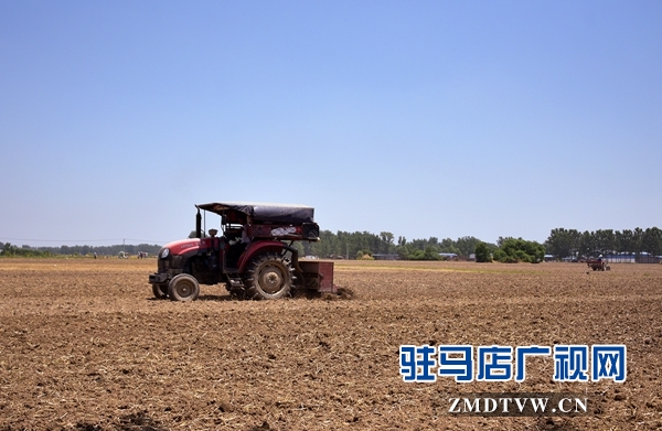 正陽縣永興鎮：400臺“鐵牛”搶種忙
