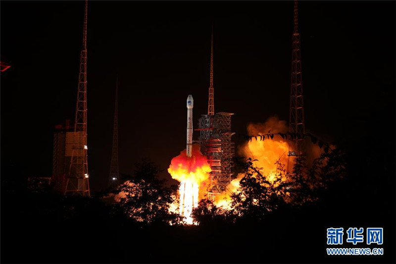 9月19日22時07分，我國在西昌衛(wèi)星發(fā)射中心用長征三號乙運載火箭（及遠(yuǎn)征一號上面級），以“一箭雙星”方式成功發(fā)射兩顆北斗導(dǎo)航衛(wèi)星。 新華社發(fā)（梁珂巖 攝）