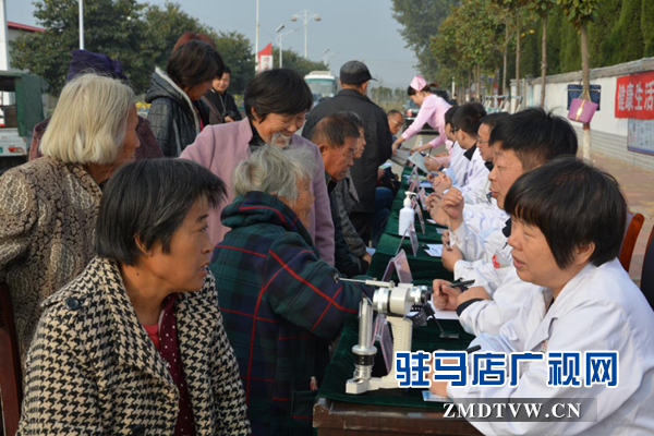 上蔡南大吳社區300多名居民搭上“節日健康大巴”