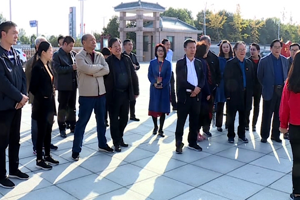 第八屆黃河戲劇節專家評委團來西平縣參觀考察