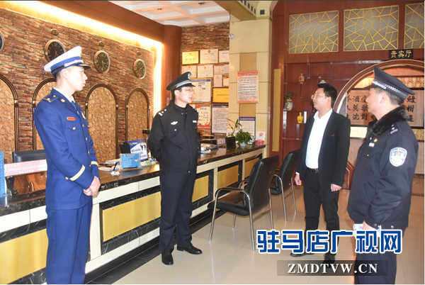  平輿警方多警聯動確保兩會安全順利召開