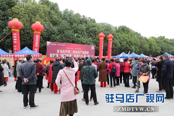 800名北京游客游覽嵖岈山、皇家驛站、天中老街等景區(qū)后爭(zhēng)相搶購(gòu)駐馬店名優(yōu)土特產(chǎn)