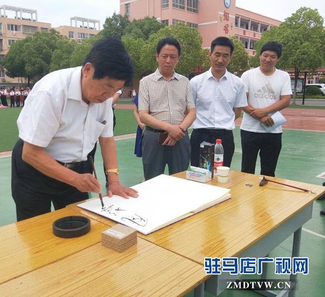 駐馬店市舉行第五屆青少年書法節現場競寫活動