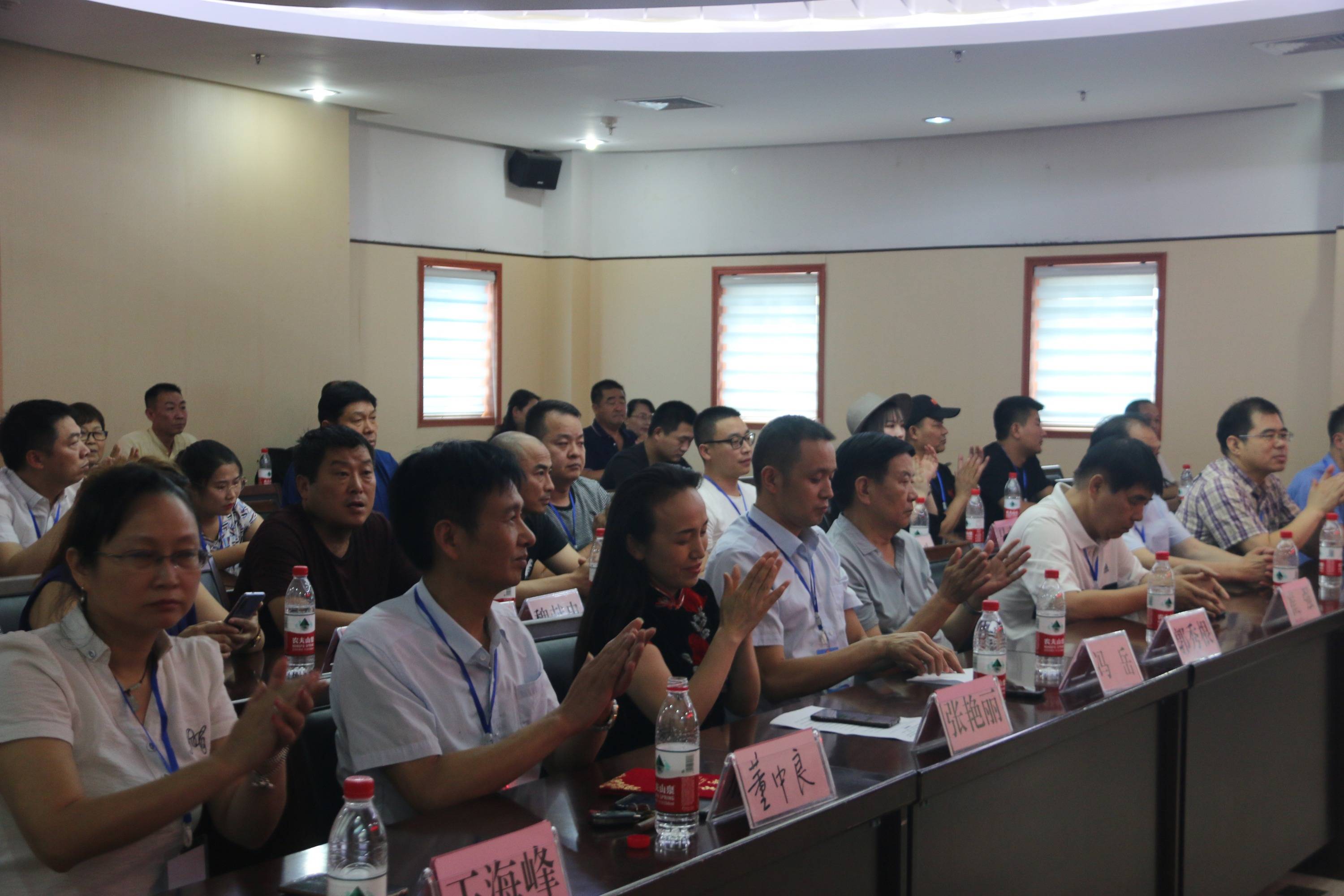駐馬店市螢火蟲公益協會遂平分會成立大會暨陽光藝術學校五周年慶典華美綻放
