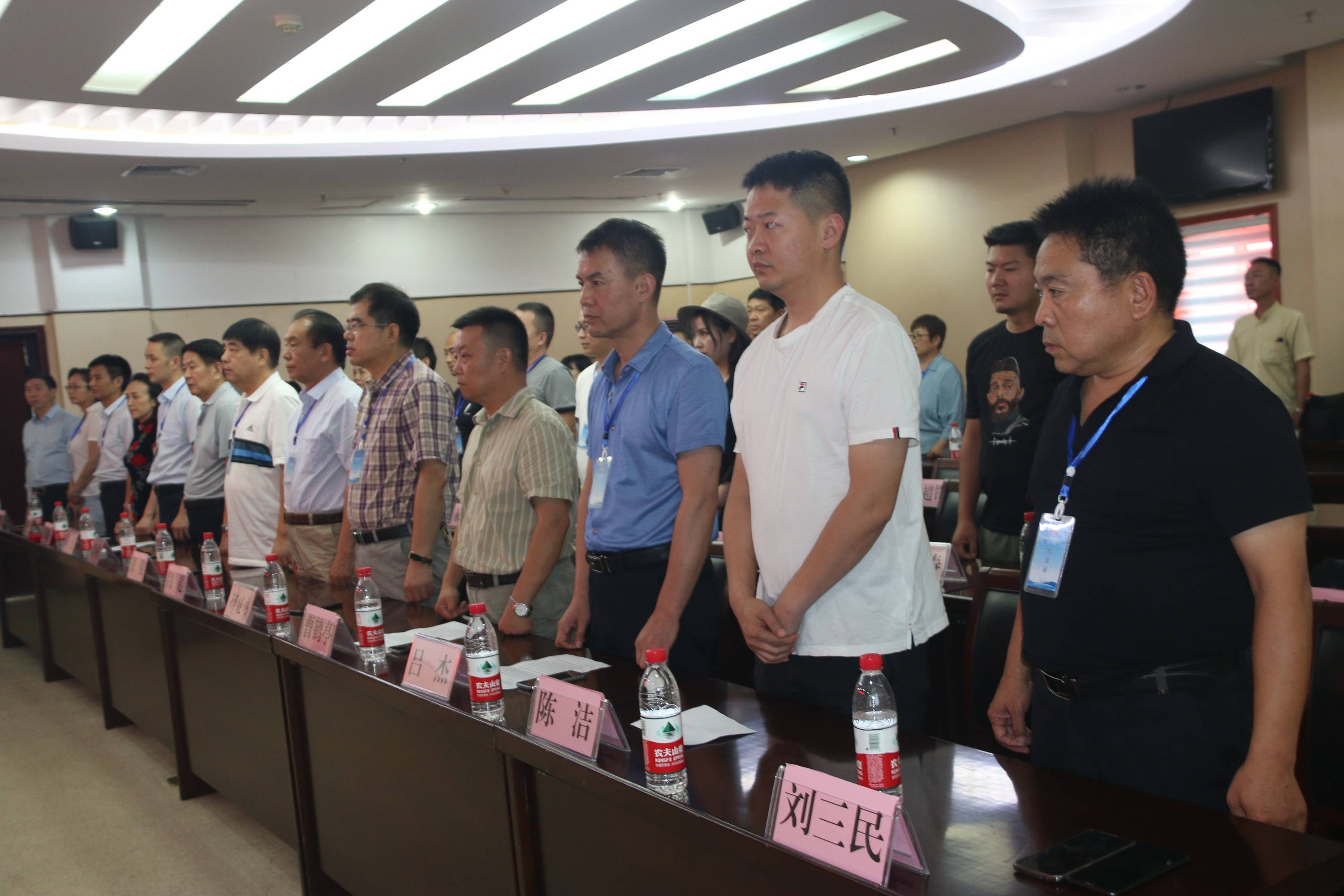 駐馬店市螢火蟲公益協會遂平分會成立大會暨陽光藝術學校五周年慶典華美綻放