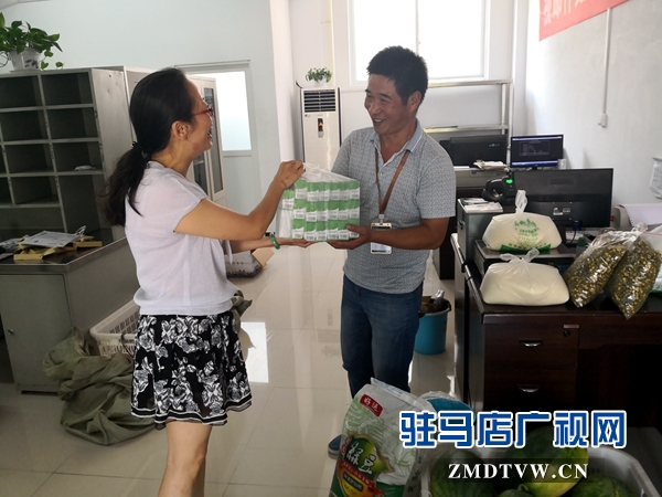 市驛城區郵政分公司開展夏季 送清涼活動