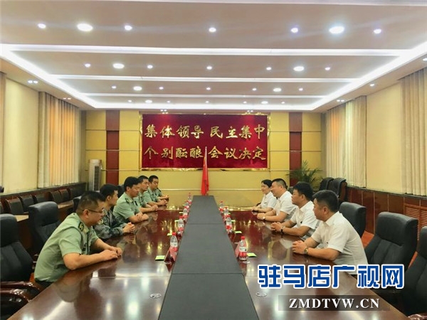 駐馬店市企業擁軍優屬協會會長、青商會會長、鵬宇集團創始人總裁朱新紅率隊開展八一建軍節慰問活動