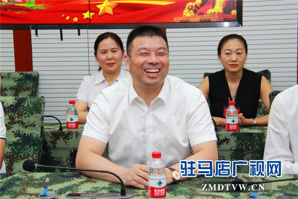 駐馬店市企業擁軍優屬協會會長、青商會會長、鵬宇集團創始人總裁朱新紅率隊開展八一建軍節慰問活動