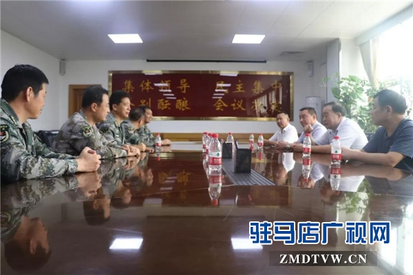“八一”建軍節河南朗陵酒業領導一行走進駐確部隊慰問