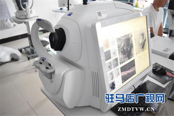　　我市眼底手術邁入新時代——蔡司OCT導航下的眼底手術直播亮相上海