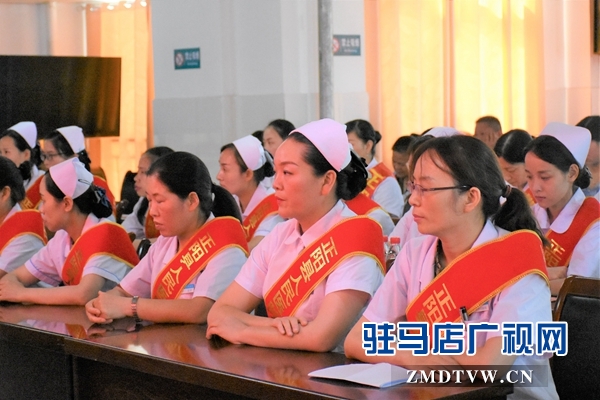 正陽縣表彰“十大功勛醫生”“十佳最美護士”