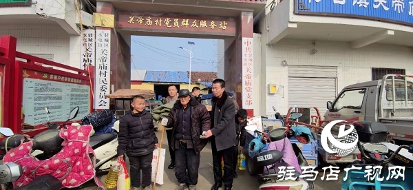 水屯鎮帝廟村支書張新四給村集體和貧困戶捐獻款物26萬元