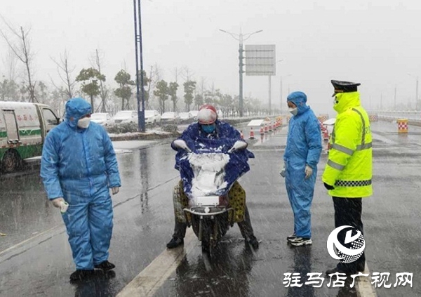 駐馬店市新青年創業公益協會向市交通局執法處捐贈抗疫物資
