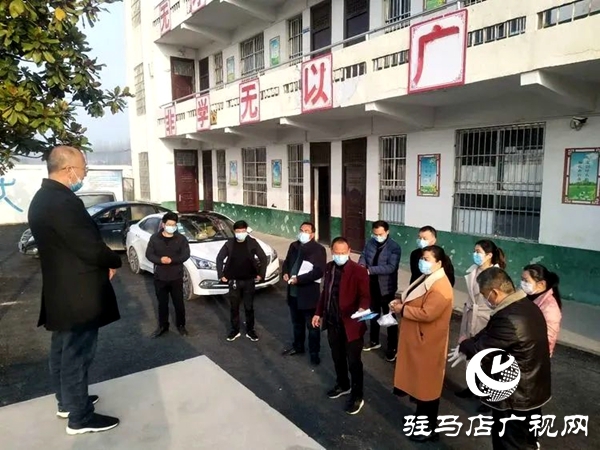 泌陽縣黃山口鄉教師送書到家 保證學生學習質量 