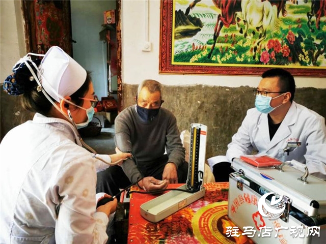 平輿：健康扶貧再發力 白衣戰士又出發