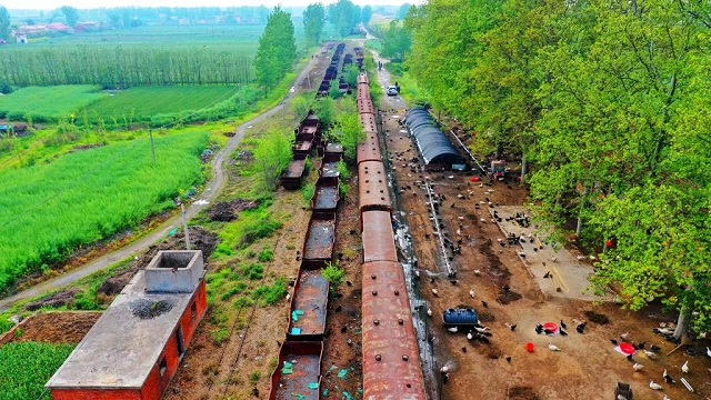 隨著汽車等新型運(yùn)輸方式的出現(xiàn)，窄軌小火車逐漸轉(zhuǎn)為貨運(yùn)直至完全停止運(yùn)行。