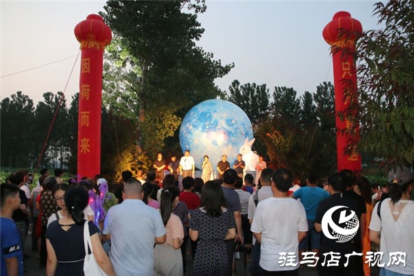 平輿藍天芝麻小鎮荷塘月色600畝荷花競相開放成游客絕佳夜游打卡地