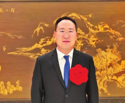 用溫情抒寫時代的“戰地”記者