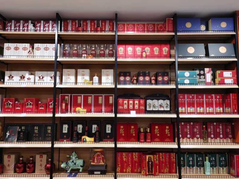 天翼傳大愛，聚力暖人心！天翼商貿(mào)美酒文化體驗館開業(yè)現(xiàn)場溫情上演公益慈善拍賣