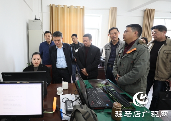 驛城區召開慶祝新中國第二十一個記者節座談會
