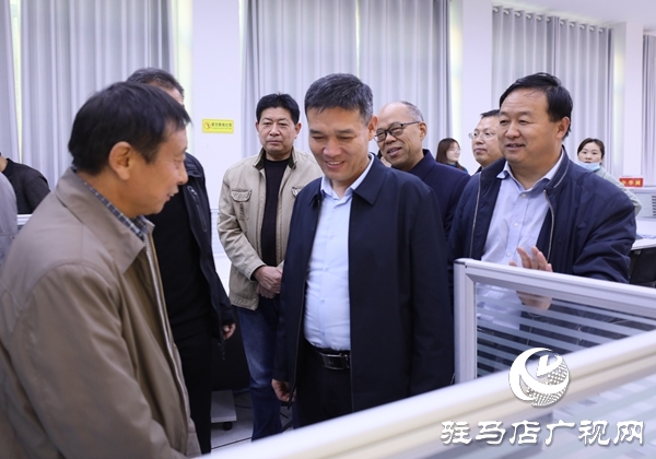 驛城區召開慶祝新中國第二十一個記者節座談會