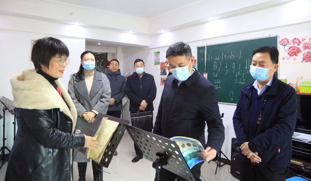 駐馬店市驛城區(qū)委常委、宣傳部長張德武調(diào)研文化工作