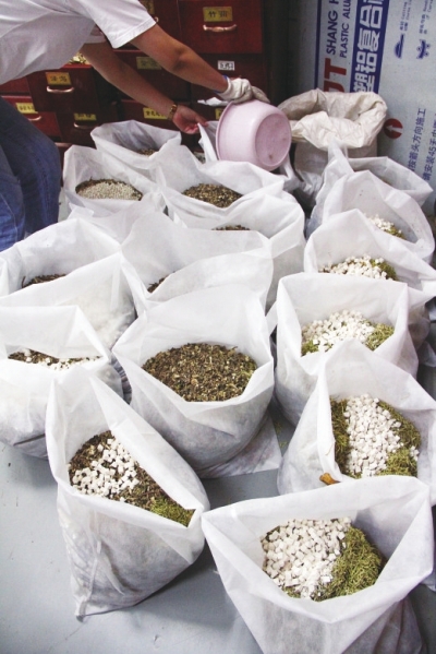 如何用好新冠肺炎中醫藥預防方？專家手把手教你熬中藥