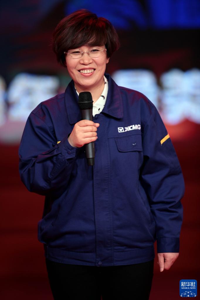 奮斗百年路 啟航新征程·中國共產黨人的精神譜系｜愛崗敬業、爭創一流——勞模精神述評