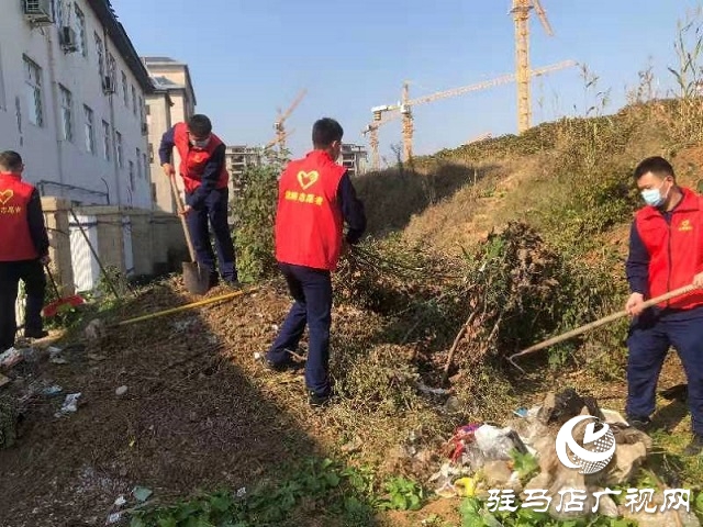 上蔡縣消防救援大隊組織指戰員深入轄區街道開展打掃衛生志愿服務