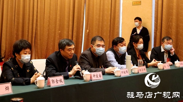 駐馬店市政協四屆八次會議召開委員組召集人會議