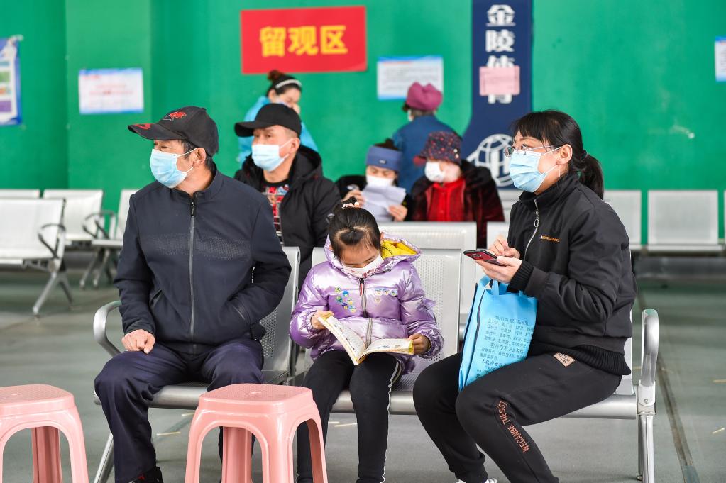 新華全媒+丨新冠肺炎不是“大號流感”——國務院聯防聯控機制回應當前疫情防控焦點問題