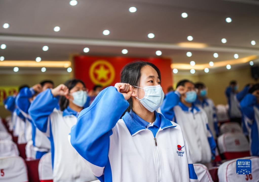 以青春之我，貢獻偉大時代——寫在慶祝中國共產主義青年團成立100周年大會召開之際