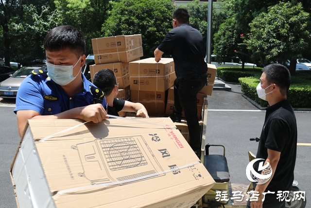 駐馬店市建筑裝飾協(xié)會向駐馬店經濟開發(fā)區(qū)捐贈疫情防控物質
