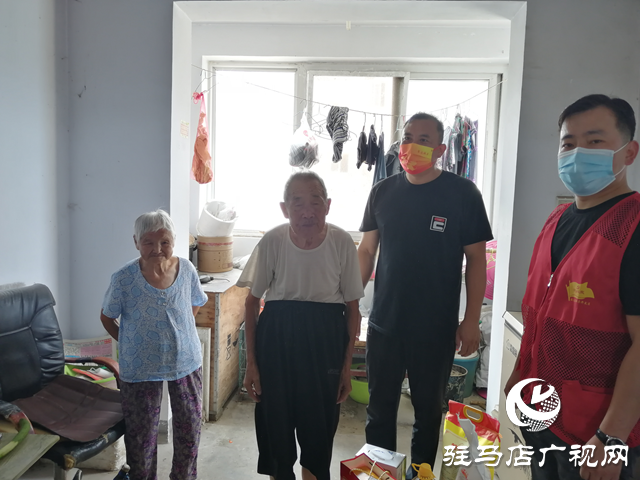 經濟開發區翟莊居委會開展“八一”建軍節走訪慰問活動