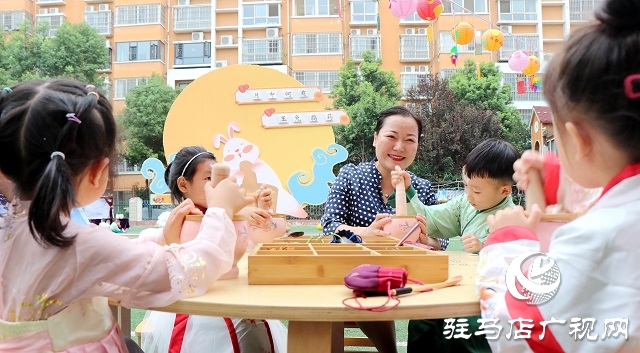 萌娃變身小玉兔 國風(fēng)古韻慶中秋