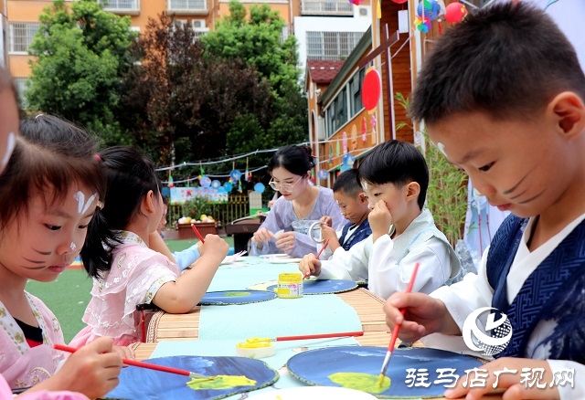萌娃變身小玉兔 國風(fēng)古韻慶中秋