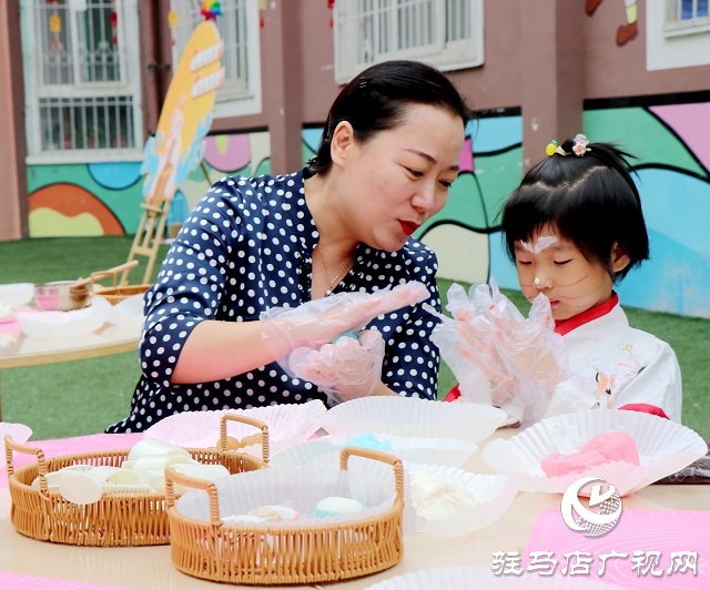 萌娃變身小玉兔 國風(fēng)古韻慶中秋