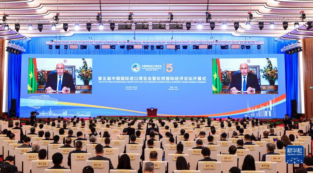 共享中國市場機(jī)遇 共創(chuàng)開放繁榮美好未來——習(xí)近平主席在第五屆進(jìn)博會(huì)開幕式上的重要宣示為建設(shè)開放型世界經(jīng)濟(jì)注入強(qiáng)大正能量 